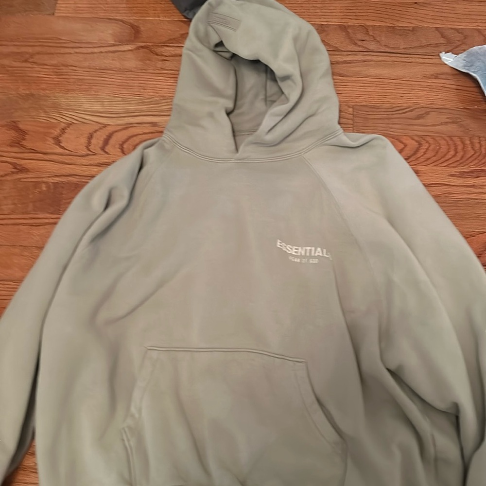 Essential hoodie